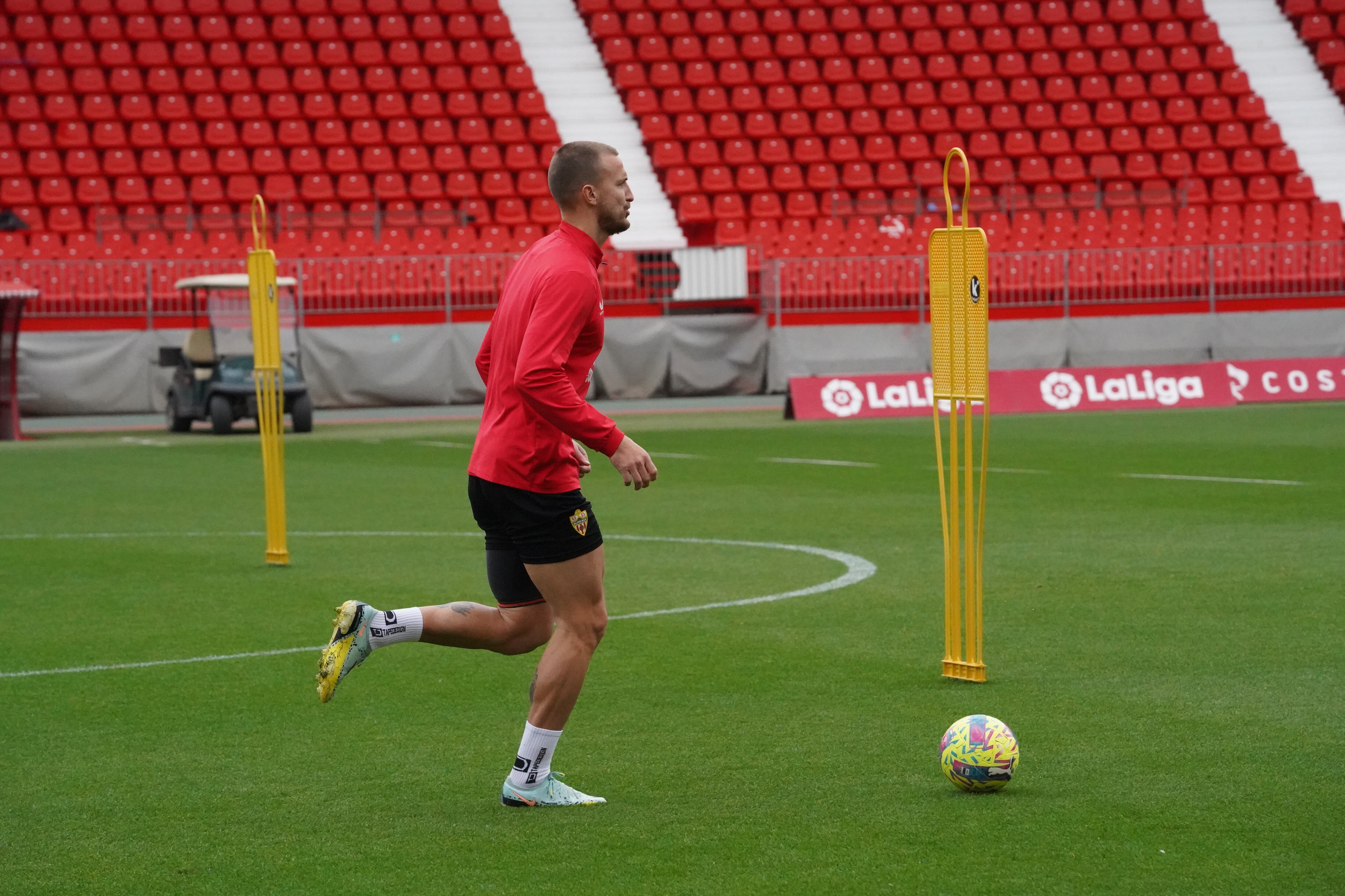 Rodrigo Ely dice que el vestuario tiene que aprender.