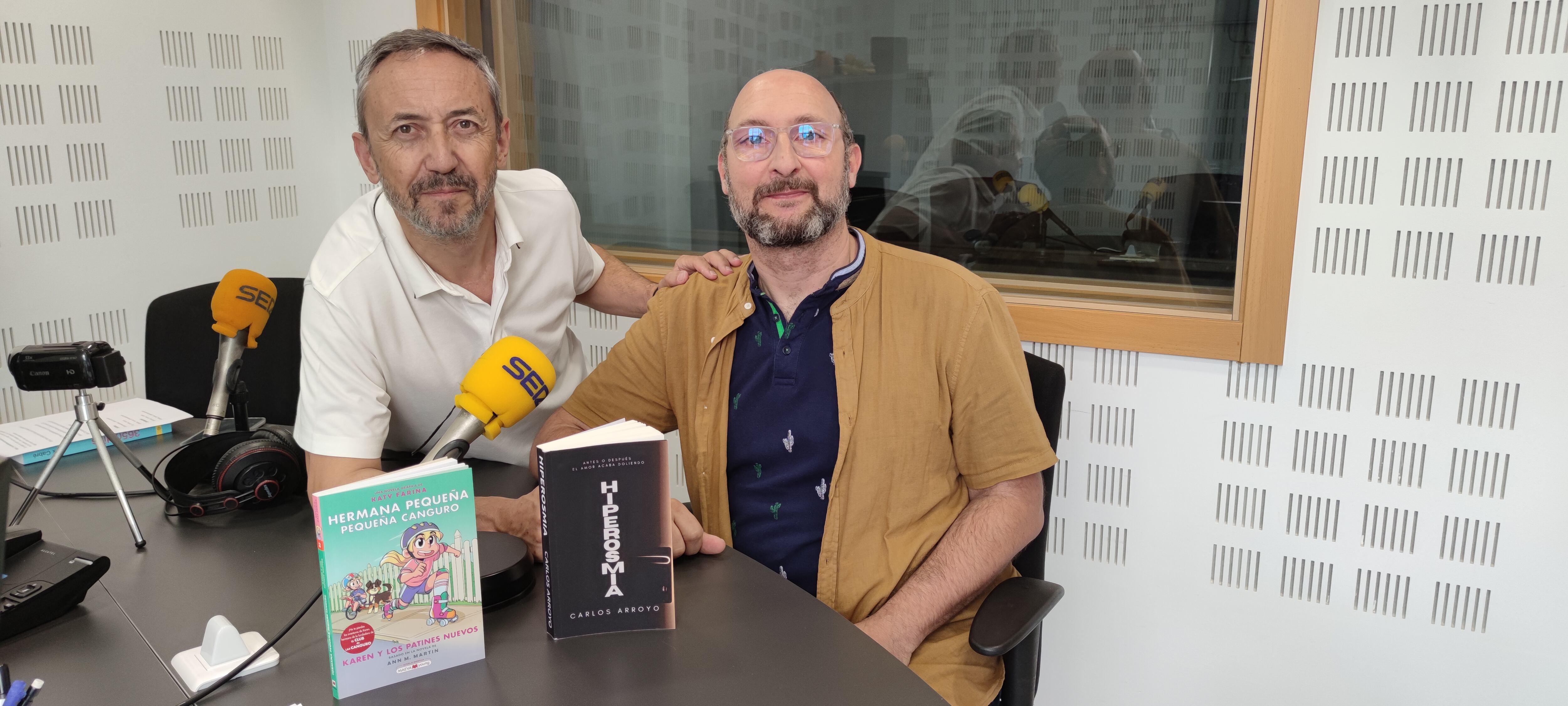 El escritor leganense, Carlos Arroyo, presenta su obra en &#039;El Rincón Literario&#039; de Hoy por Hoy, Madrid Sur.