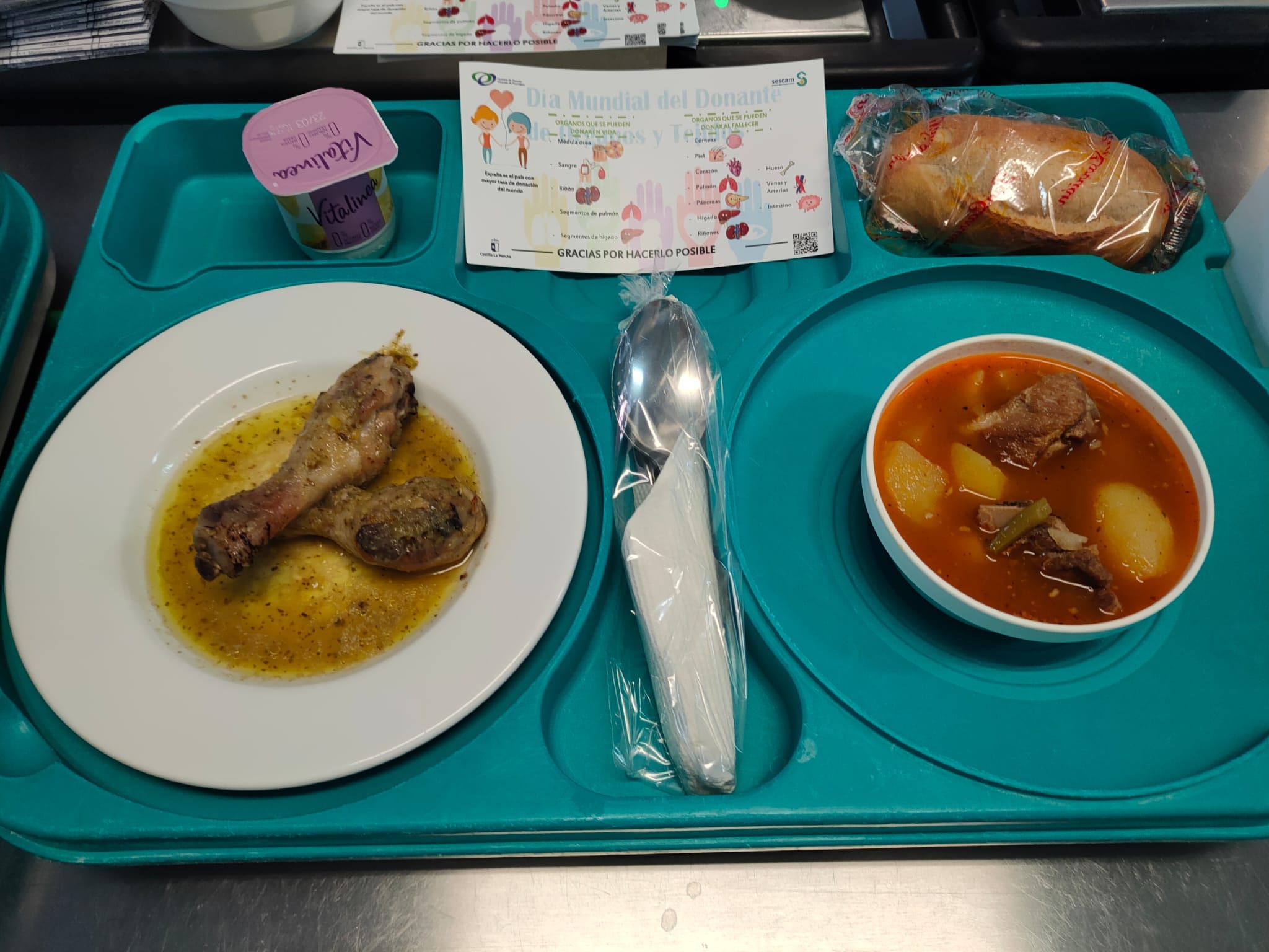 Bandeja con tarjeta en el Hospital Santa Bárbara