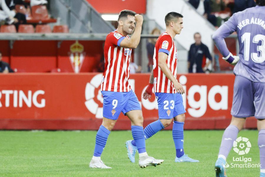 Jony celebra con rabia su gol al Villarreal B.