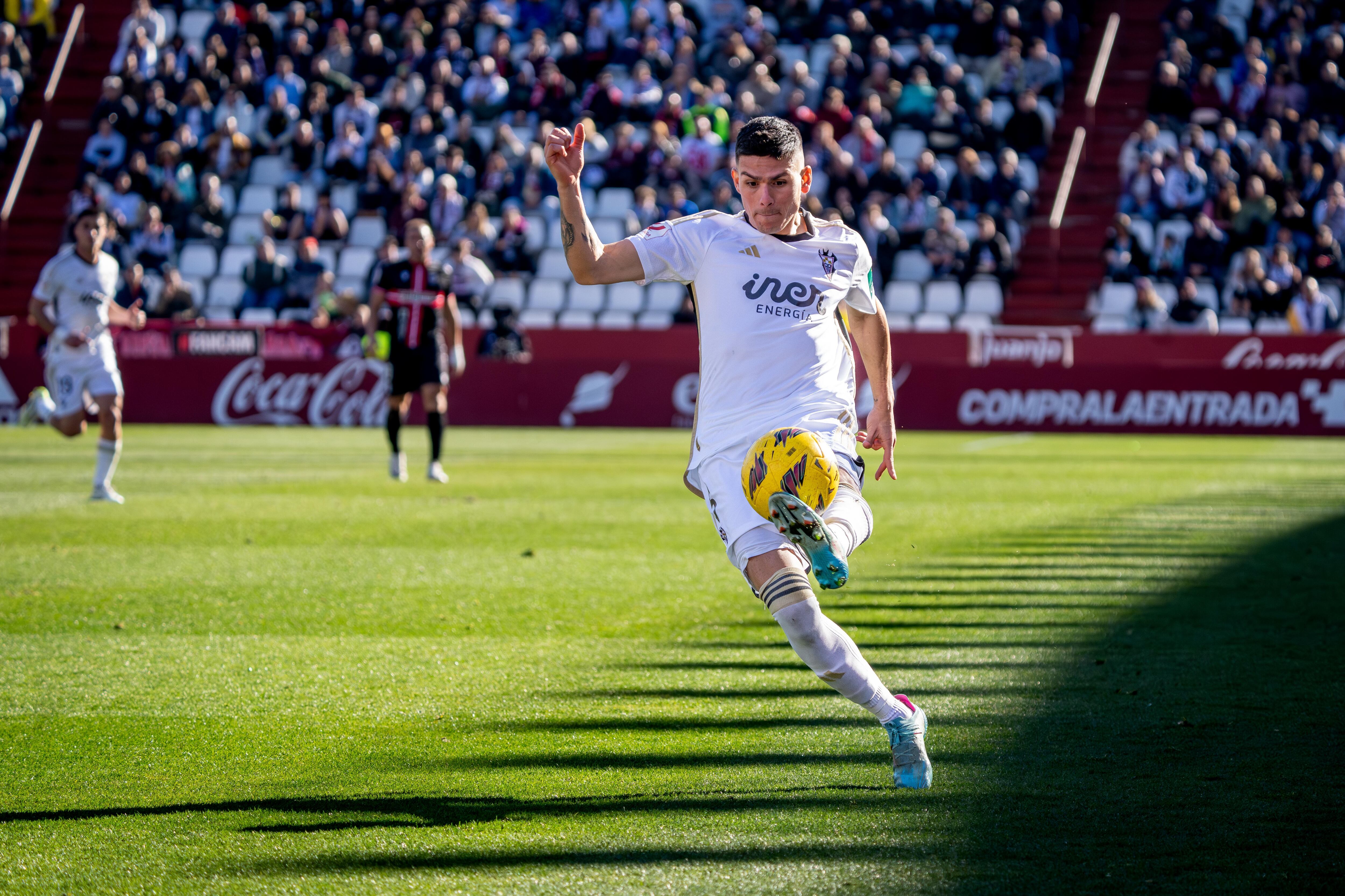 Jonathan Silva, durante un partido con el Albacete