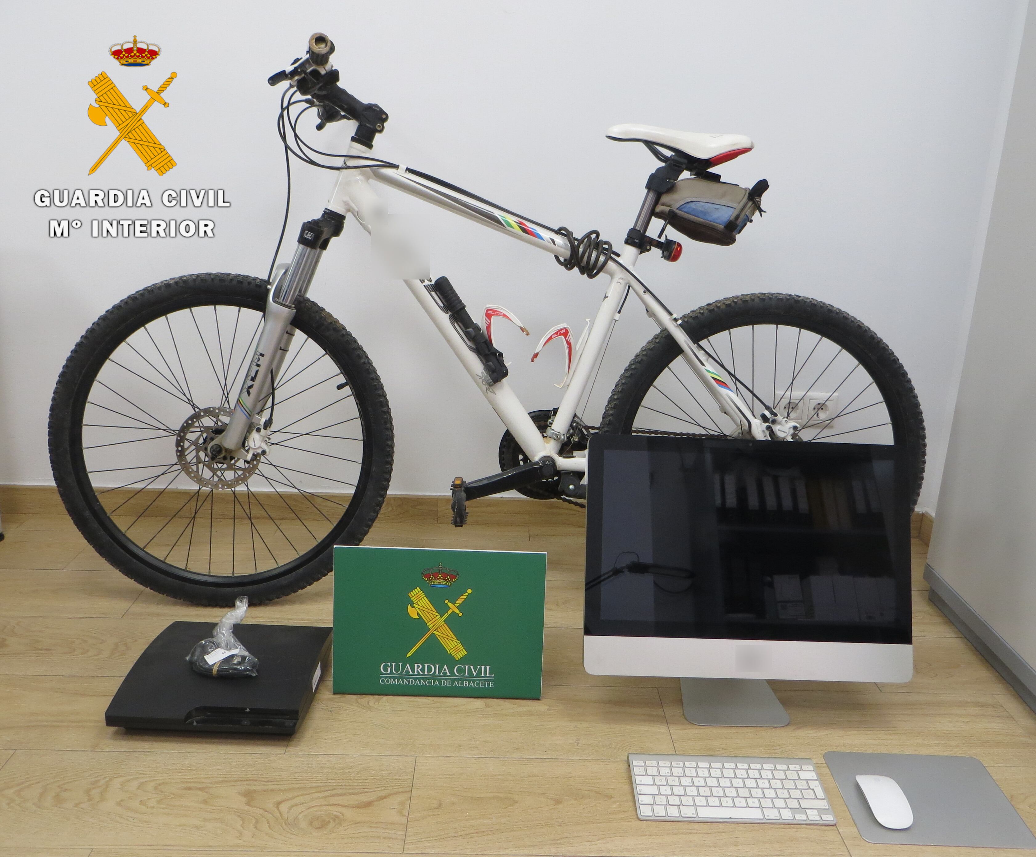 Imagen de los artículos recuperados - Guardia Civil