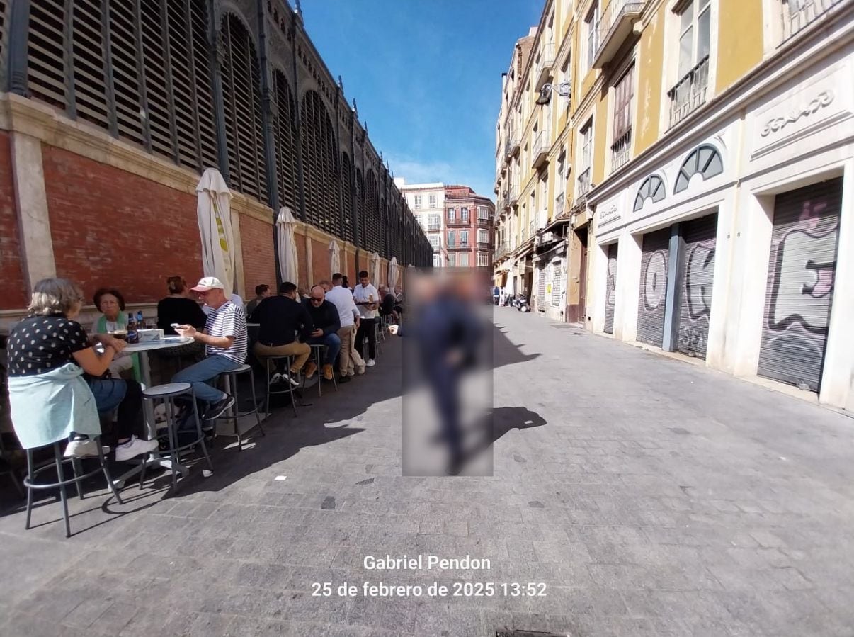 La terraza junto al Mercado de Atarazanas este martes sobre el mediodía