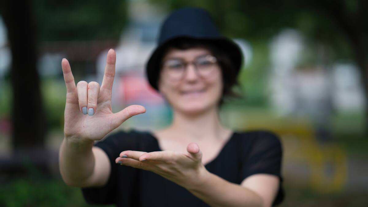 Las personas sordas reivindican que la ciudadanía malagueña conozca la lengua de signos