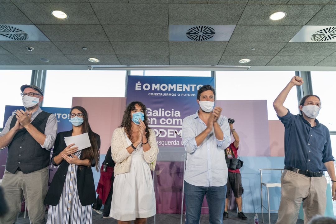 Pablo Iglesias hace campaña junto al candidato de En Marea en Galicia.