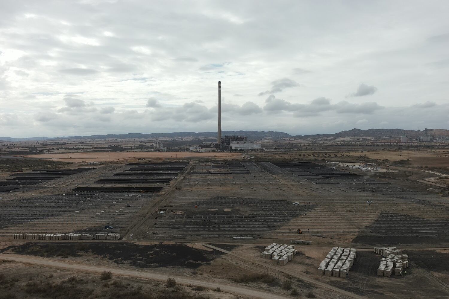 Foto aérea de la Planta fotovoltaica Sedeis, en Andorra (Teruel)