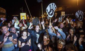 Imagen de una de las protestas convocadas ante el inicio de las prospecciones petrolíferas en Canarias (Imagen de archivo)