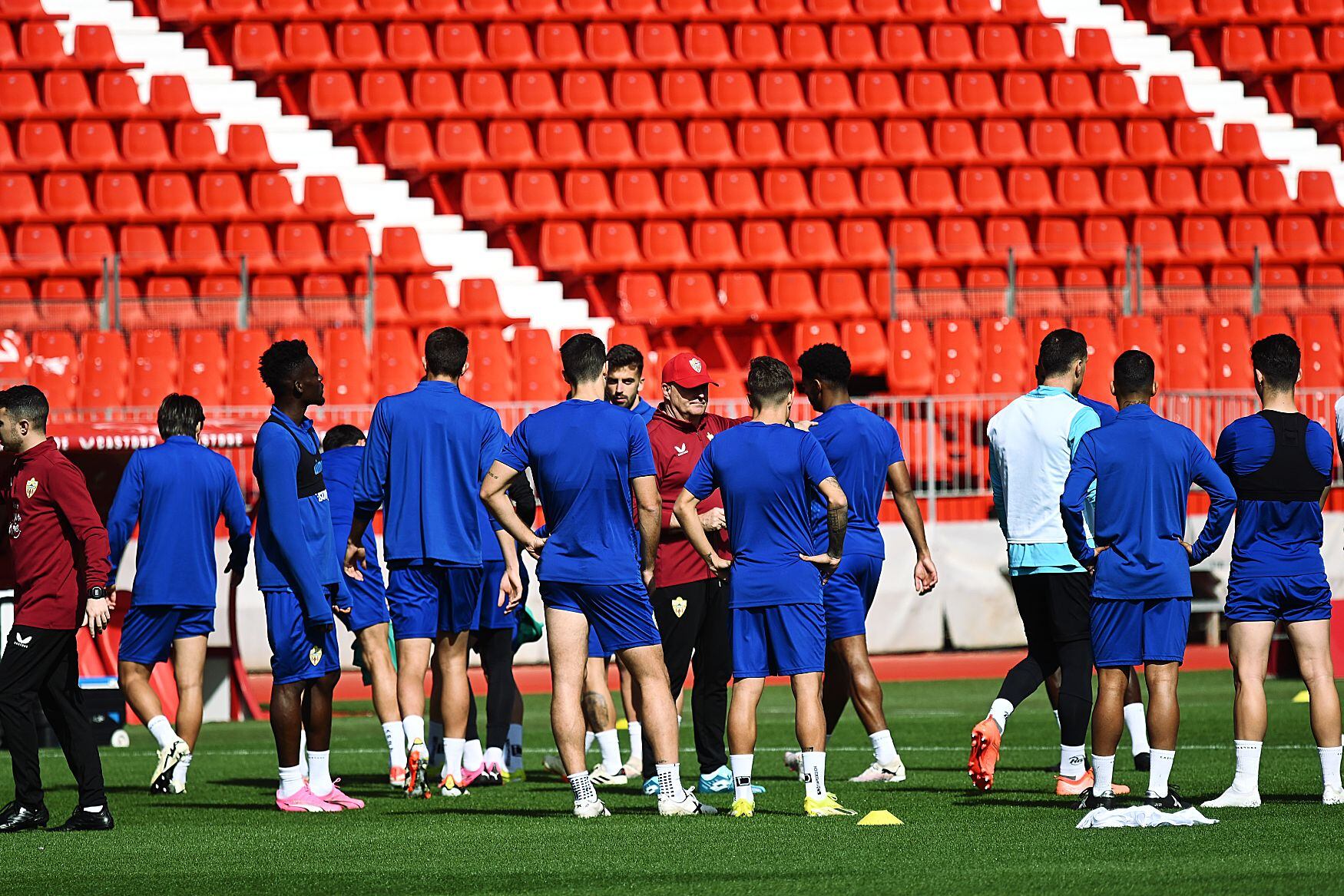 Pepe Mel trabajando con un Almería descendido a Segunda.