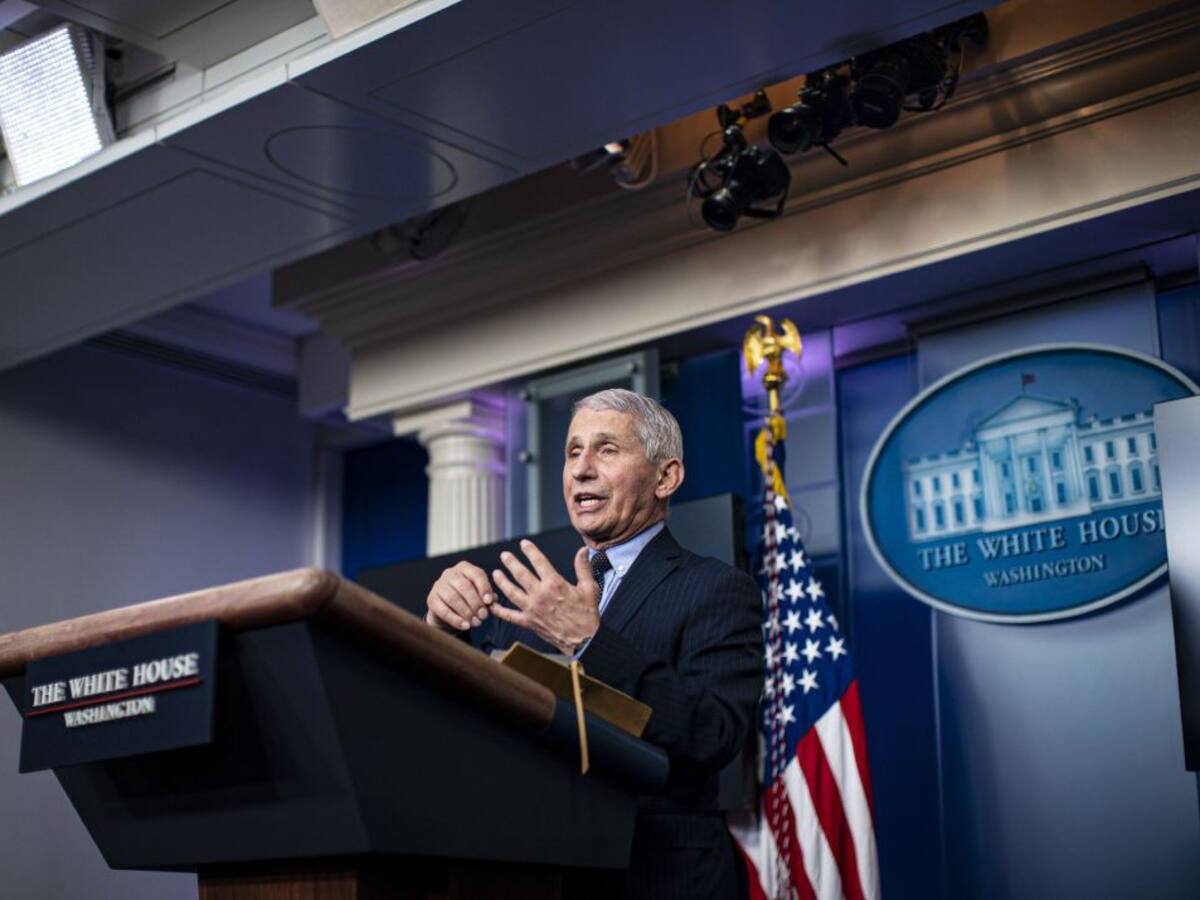 El asesor principal de la Casa Blanca contra la COVID-19 pide colaboración a los votantes republicanos