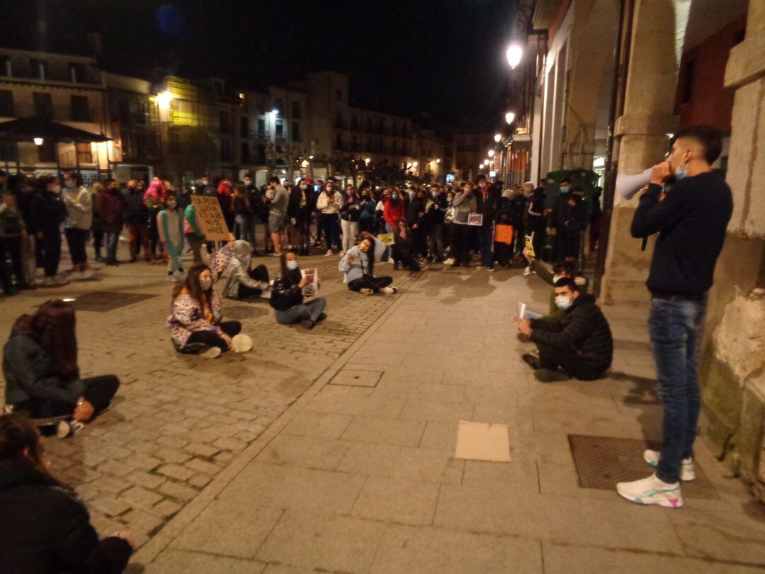 La Plaza Mayor fue el escenario de esta concentración pacífica convocada por RRSS