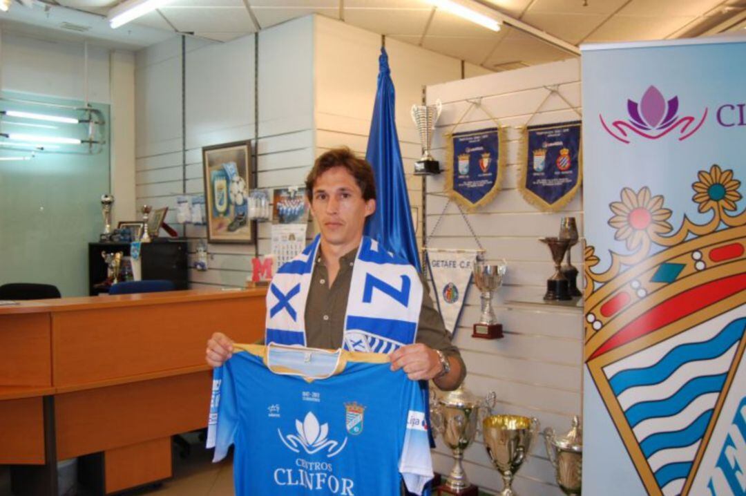 Alberto Piñero en su preentación como jugador del Xerez CD