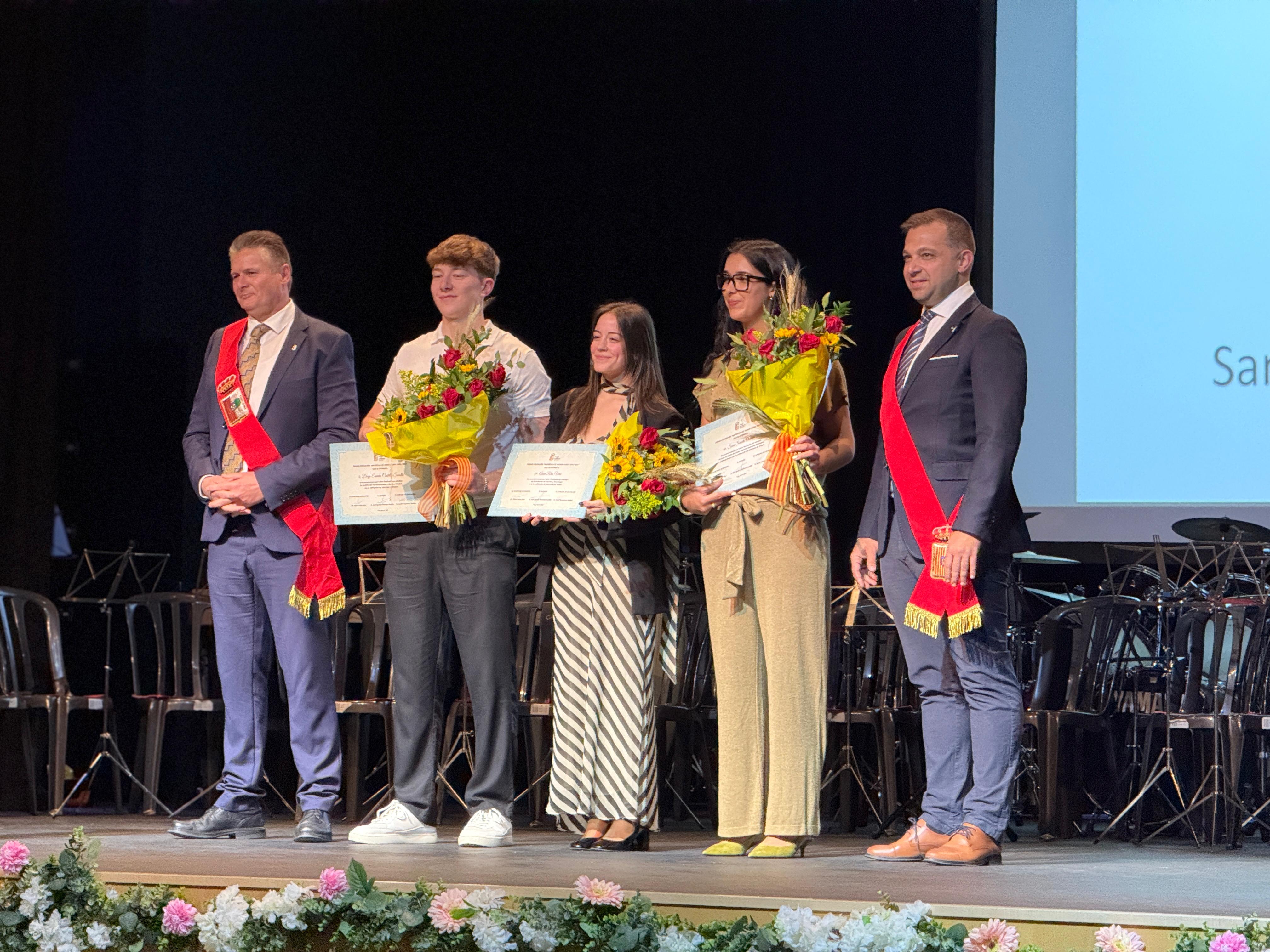 Ignacio Gramún y David Casanova con los premio Matrícula de Honor