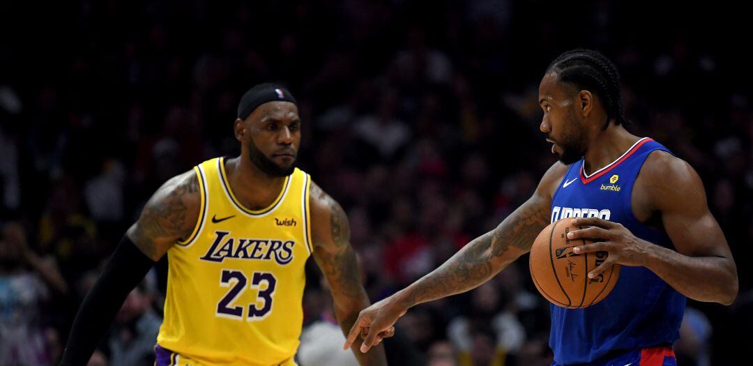 LeBron James y Kawhi Leonard, durante un encuentro entre Lakers y Clippers de esta temporada