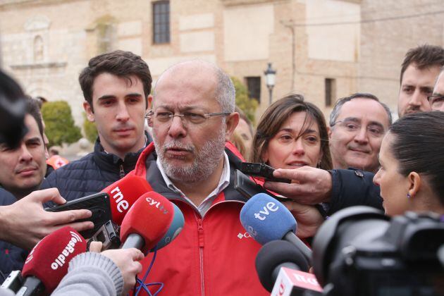 Francisco Igea ante los medios de comunicación