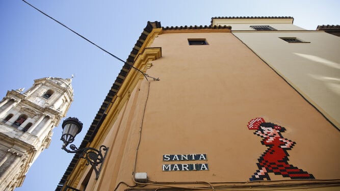 Mosaico de Invader colocado en la fachada del Palacio del Obispo de Málaga(Archivo)