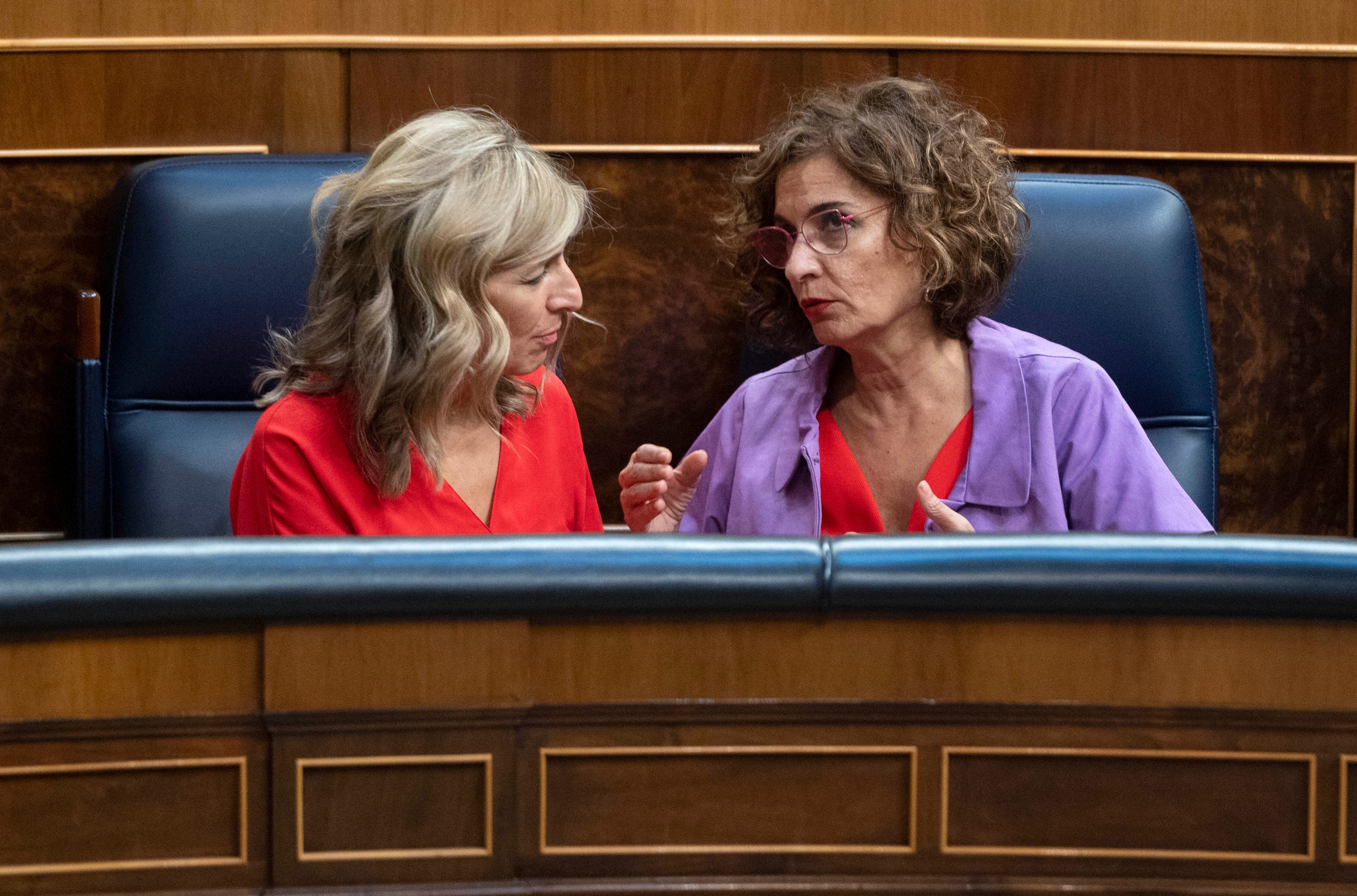 Yolanda Díaz y María Jesús Montero.