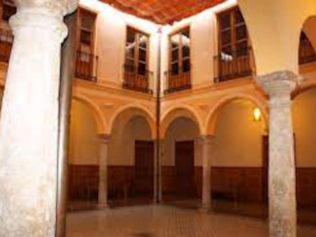 Patio del Centro Cultural "Ciega de Manzanares", sede del Museo Manuel Piña y el Museo del Queso manchego