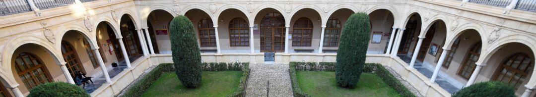 Claustro de la Facultad de Derecho de la Universidad de Murcia