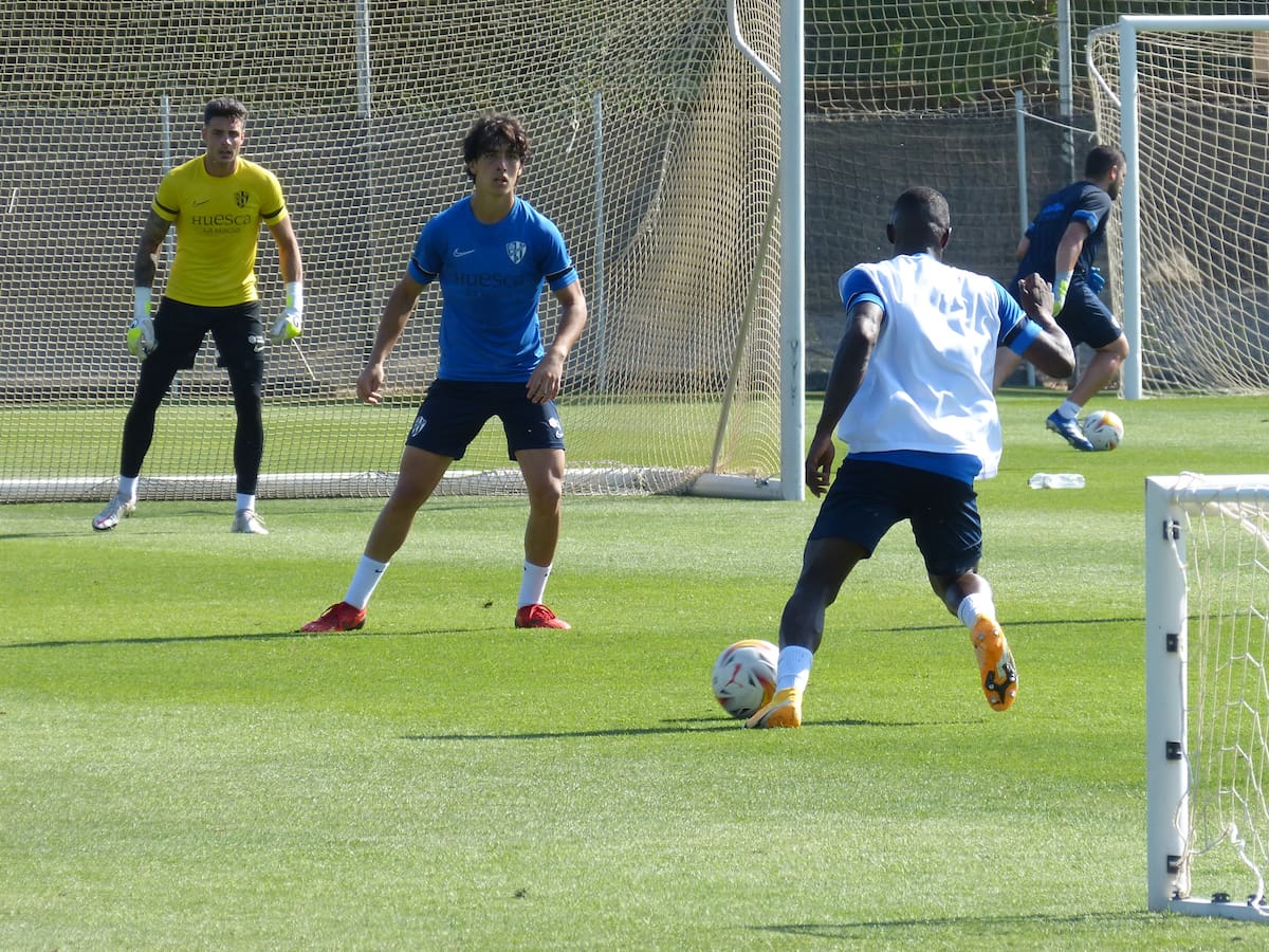 Hugo Anglada: "Es un orgullo que pueda entrenar con el primer equipo y jugar 45 minutos"
