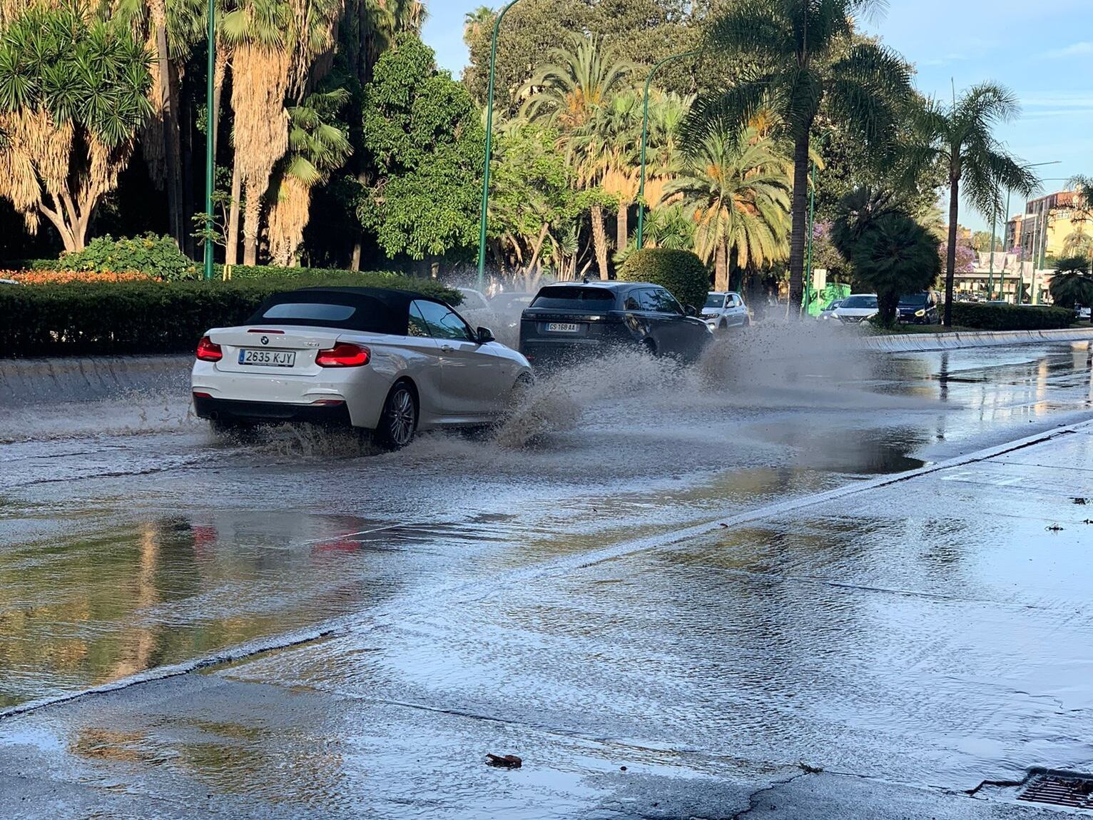 Avenida de Andalucia anegada este jueves a primera hora