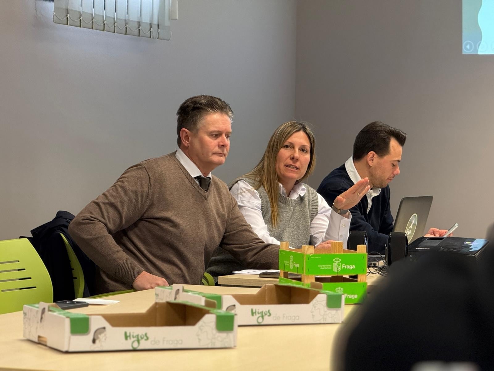 Ignacio Gramún,, Verónica Alins e Ignacio Lordán en la asamblea