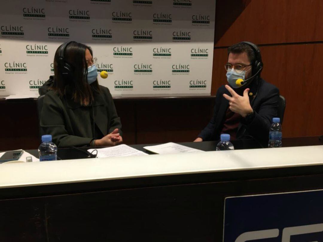 Àngels Barceló i Pere Aragonès a l'Hospital Clínc