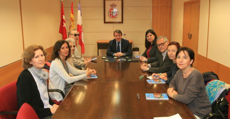 Firma de convenio para formación complementaria en cinco centros educativos de Tres Cantos