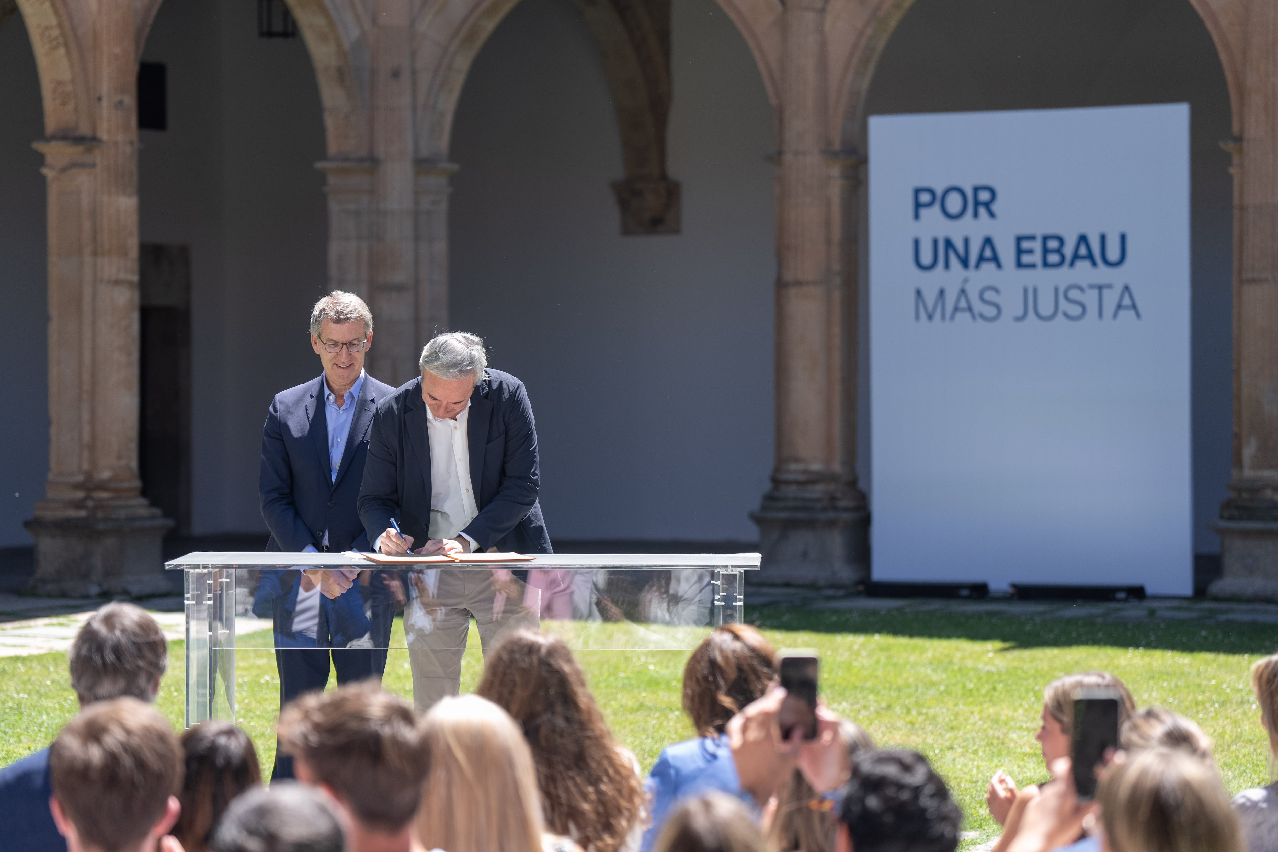 El presidente Azcón firma la EVAU común del Partido Popular