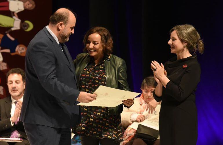 Pepa Bueno recoge su distinción en el Día Internacional de la mujer de Castilla La Mancha