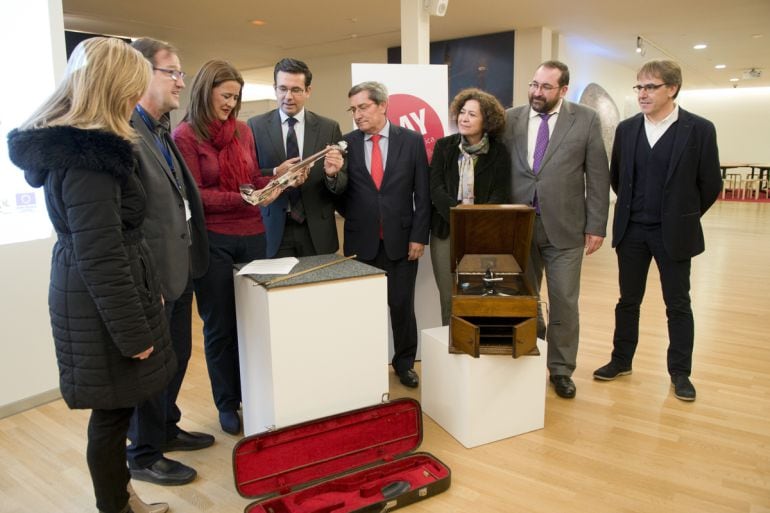 Las autoridades en la presentación del balance del año 2017 en el museo interactivo granadino