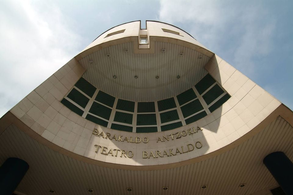 Fachada del Teatro Barakaldo. / Barakaldo Antzokia
