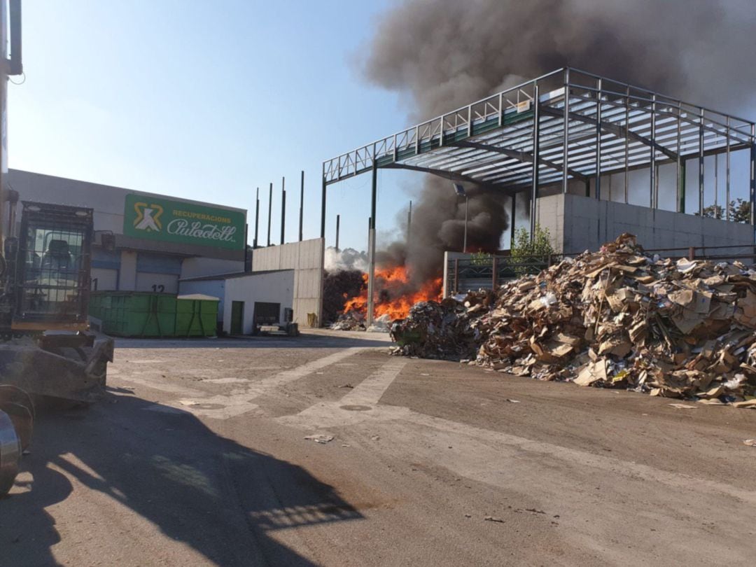 Imatge d&#039;arxiu d&#039;un incendi d&#039;una planta de reciclatge a Sarrià de Ter