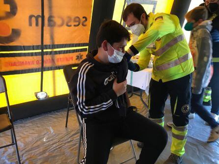 El punto de vacunación móvil se ha instalado este jueves en el colegio Santo Tomás de Villanueva de Ciudad Real