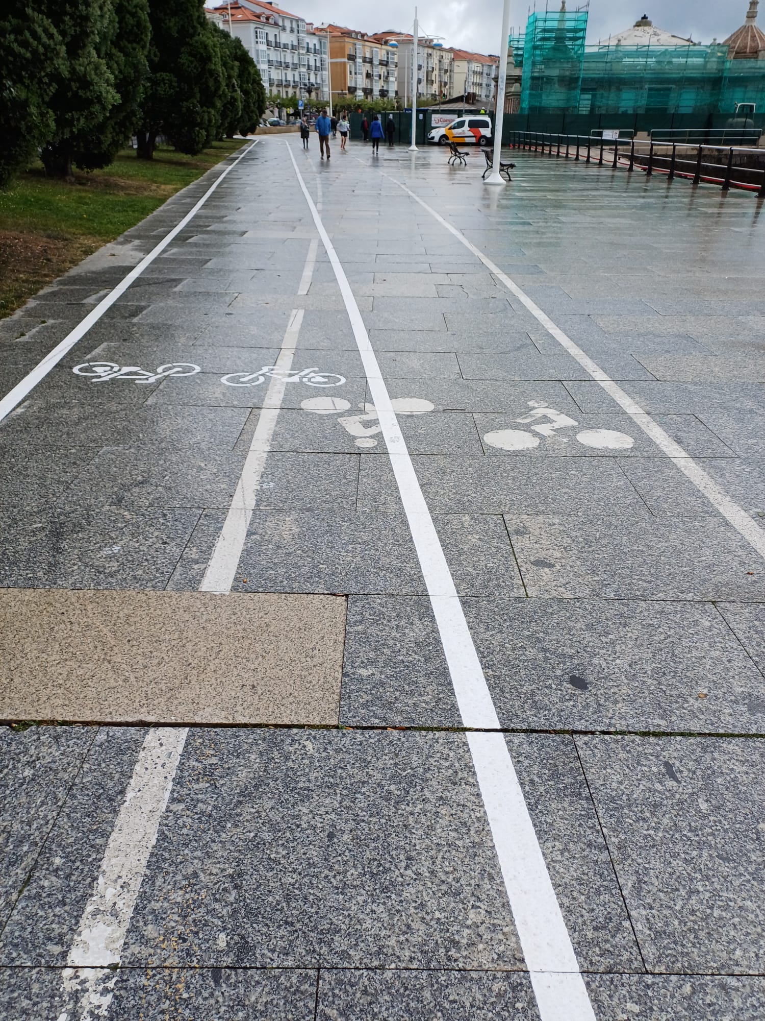 Carriles bici de Santander, a la altura del Centro Botín