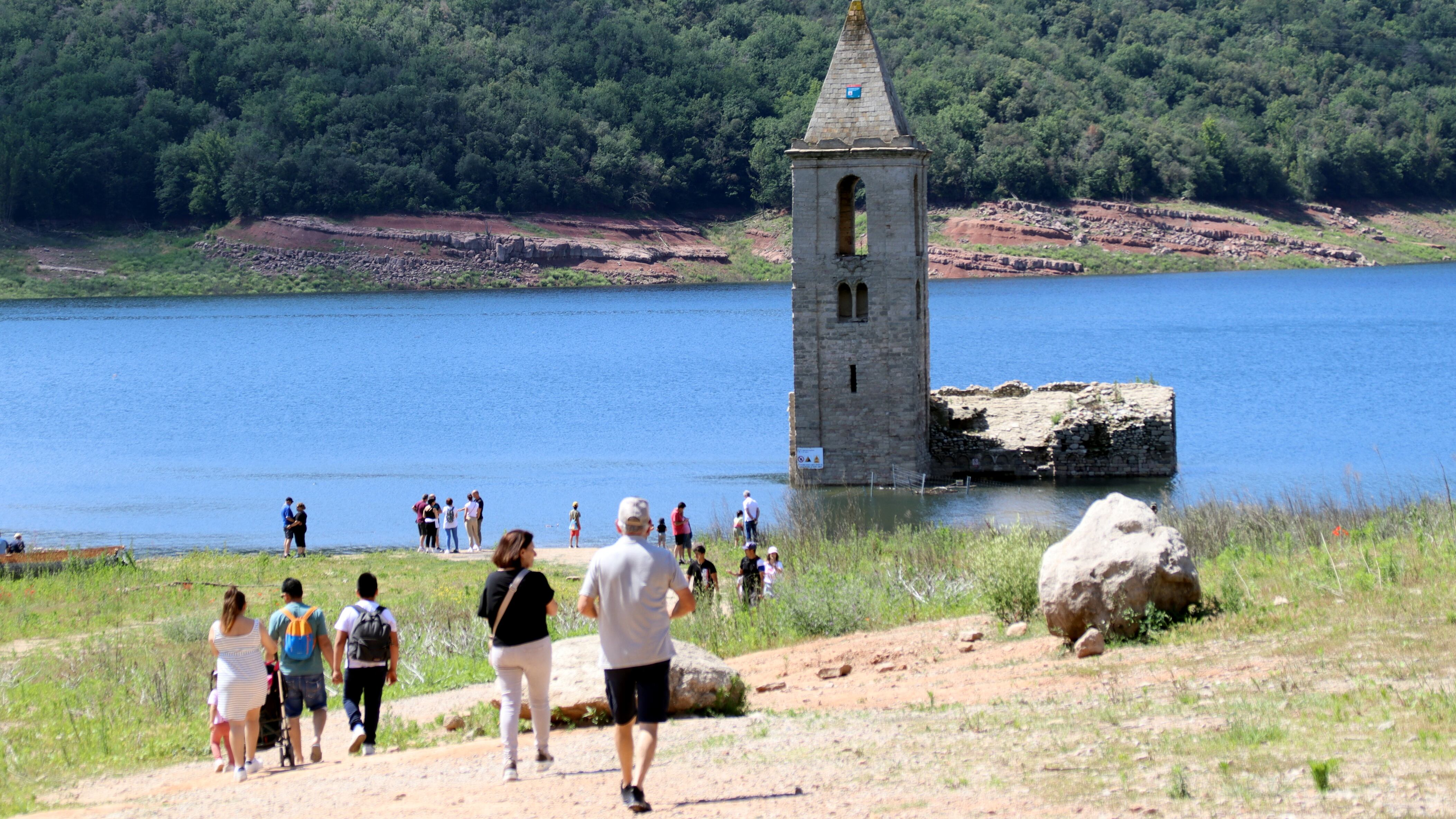 Visitants al pantà de Sau