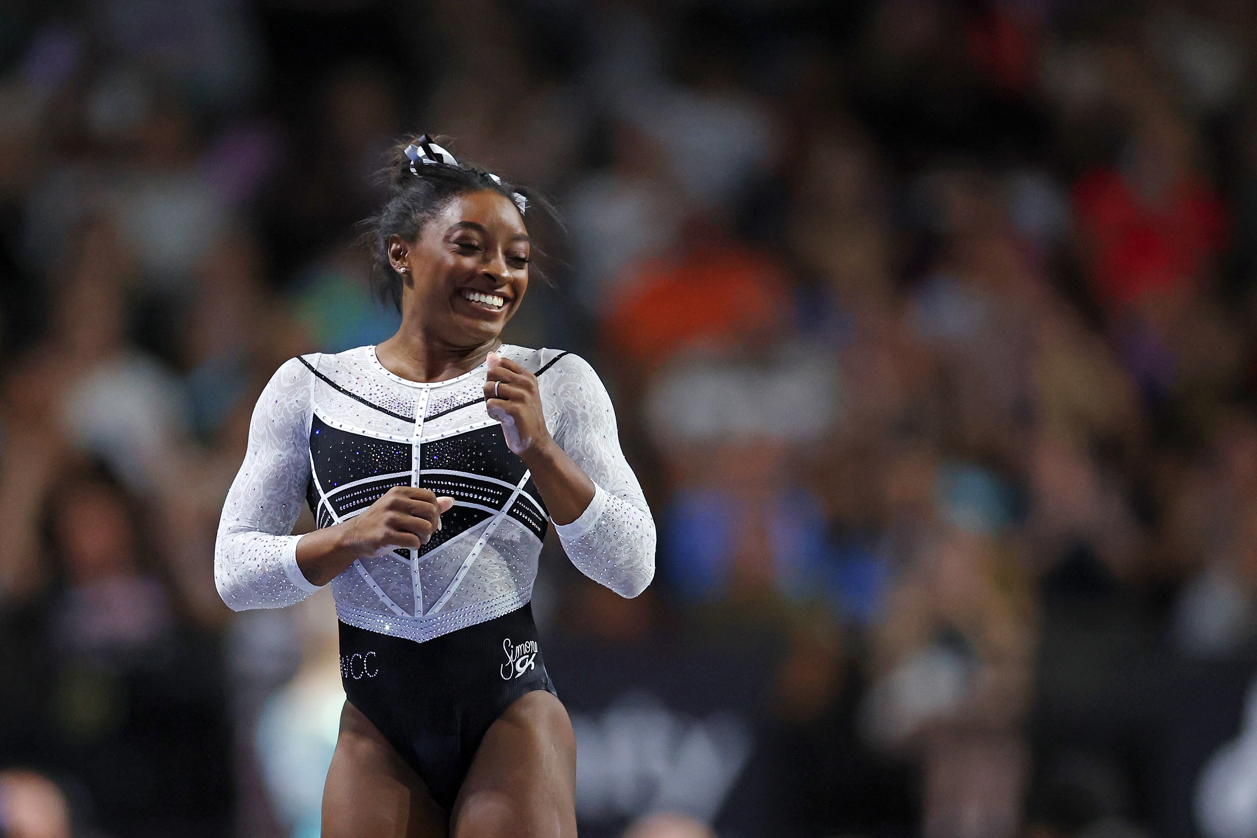 Simone Biles regresa a la competición en Chicago con un triunfo. (Photo by Stacy Revere/Getty Images)