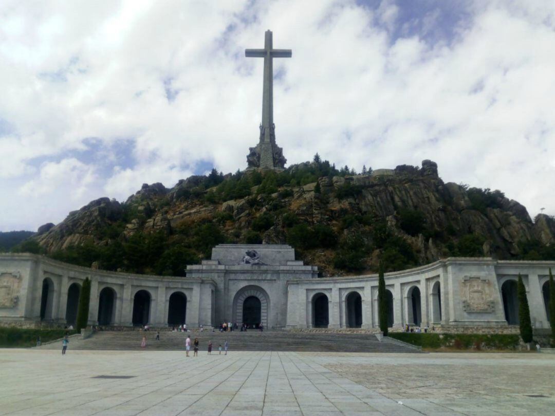 El Gobierno rechaza un recurso de los benedictinos a la exhumación de Franco