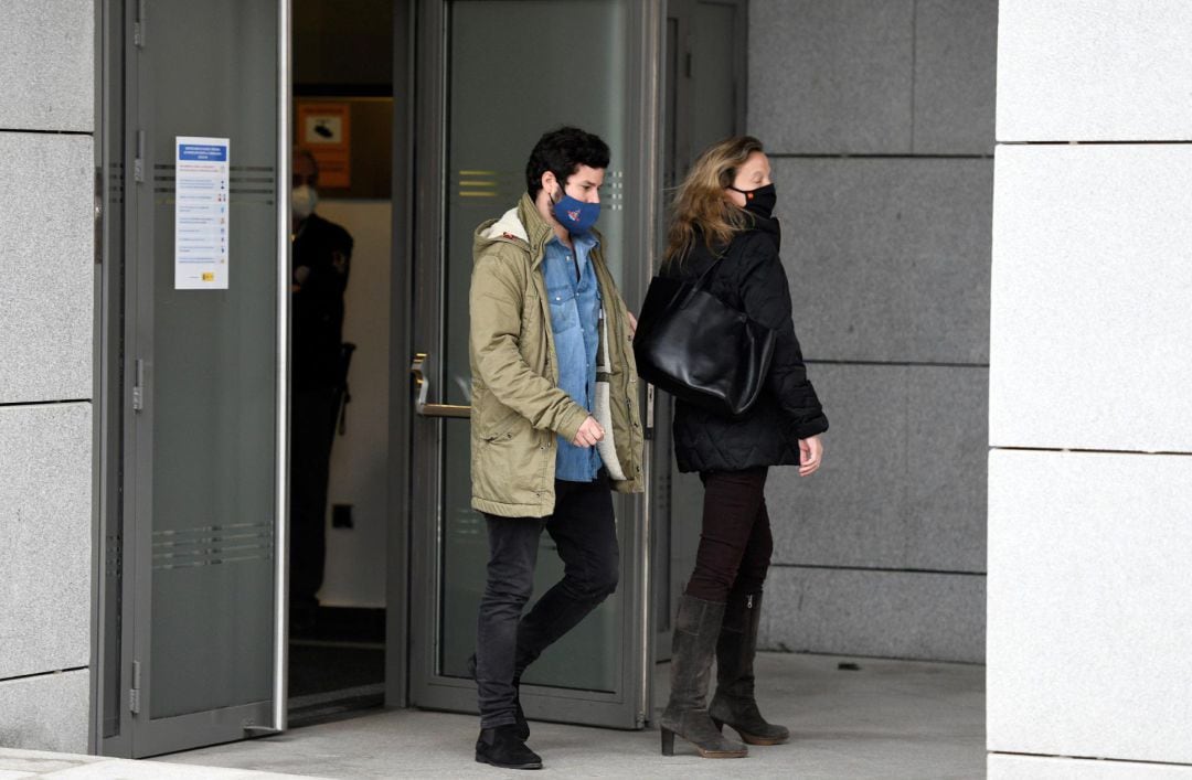 El hijo de Luis Bárcenas y líder del grupo musical Taburete, Guillermo Bárcenas comparece este viernes ante el juez del caso Kitchen.