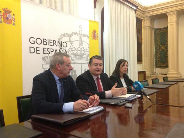 Rueda de Prensa en la Subdelegación del Gobierno de Granada con el presidente del Puerto de Motril, el delegado del Gobierno en Andalucía y la subdelegada del Gobierno en Granada en funciones
