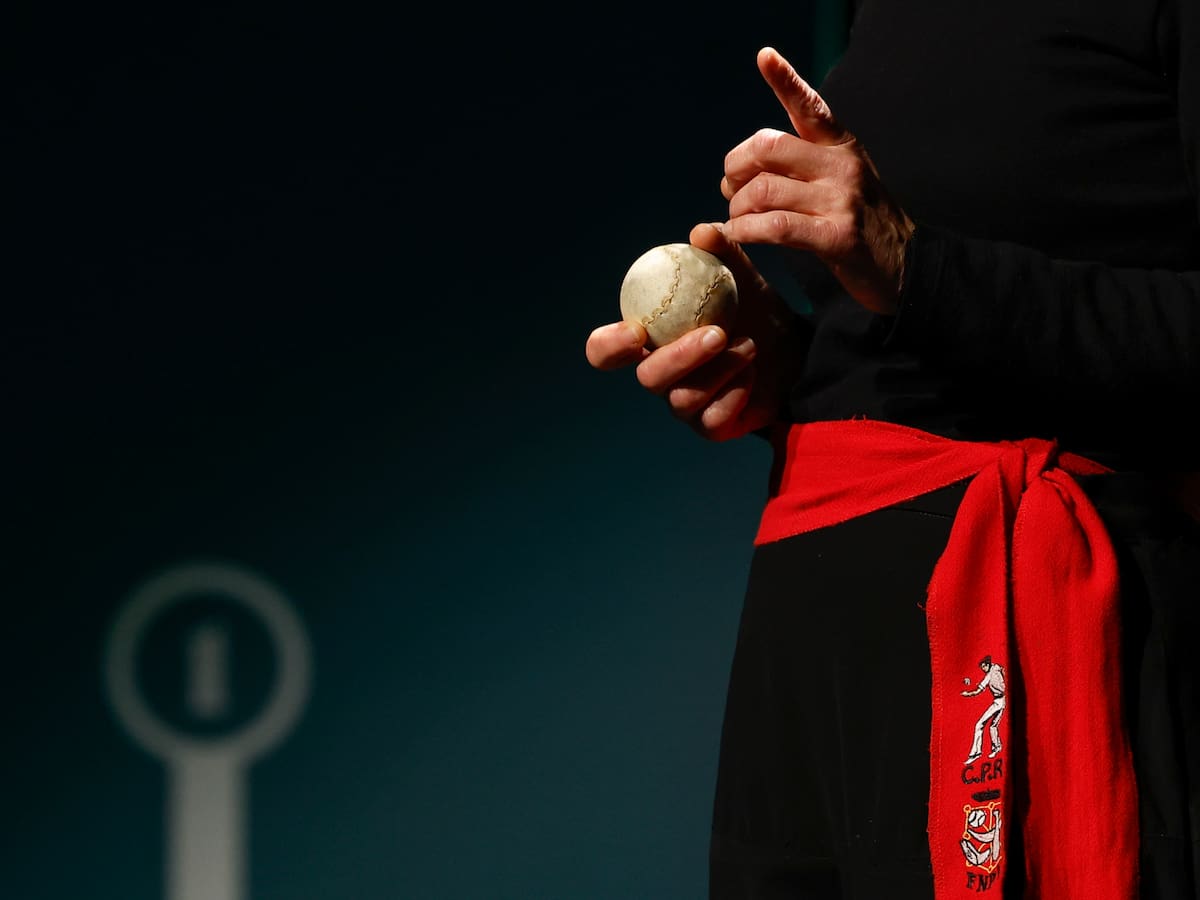 Pamplona seguirá trabajando por la capitalidad de la pelota y tiende la mano a la federación internacional