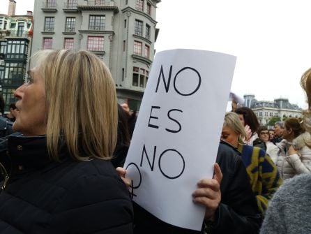 Una pancarta de una manifestación feminista en la que se lee &#039;No es no&#039;