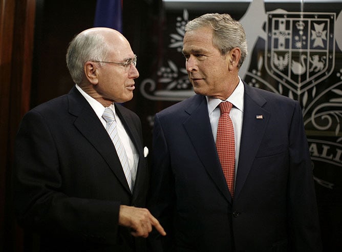 George Bush junto al primer ministro australiano John Howard.