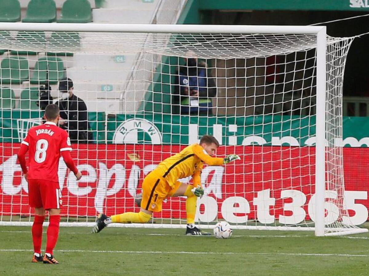 El Elche agrava la crisis