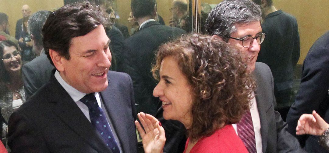 Imagen de archivo del consejero de Economía y de la ministra de Hacienda