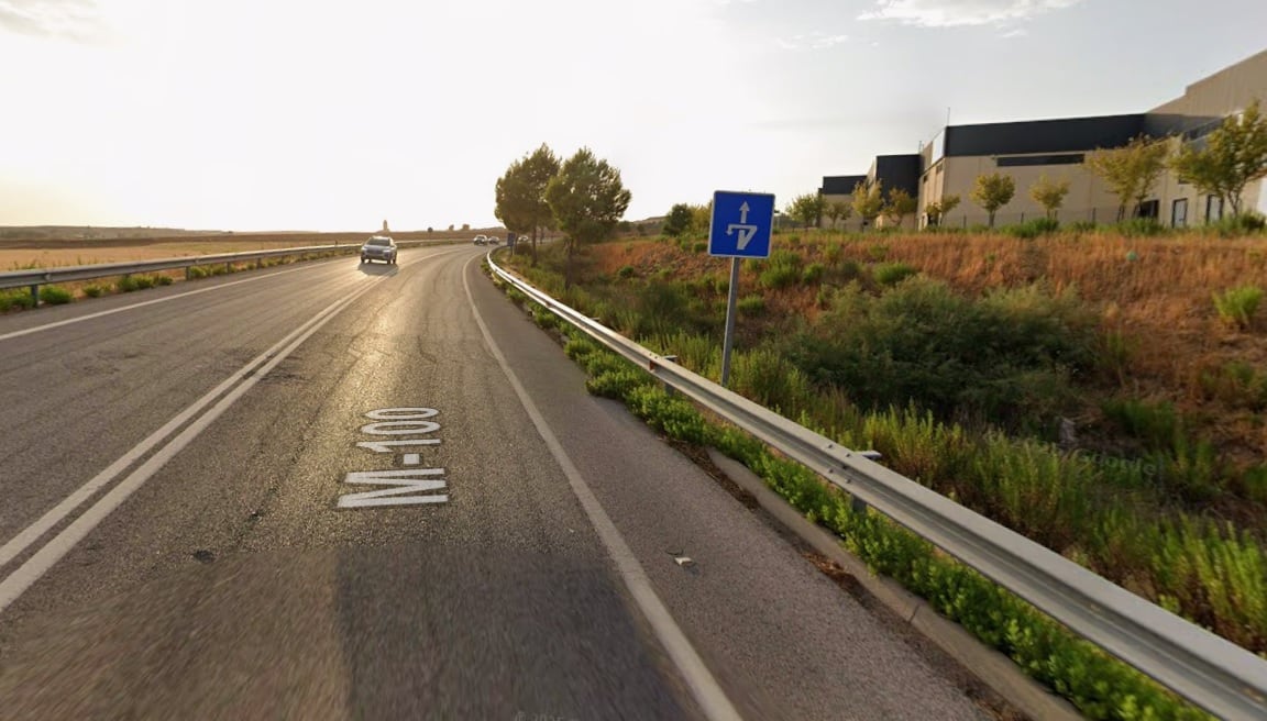 Carretera M-100 a su paso por Daganzo de Arriba