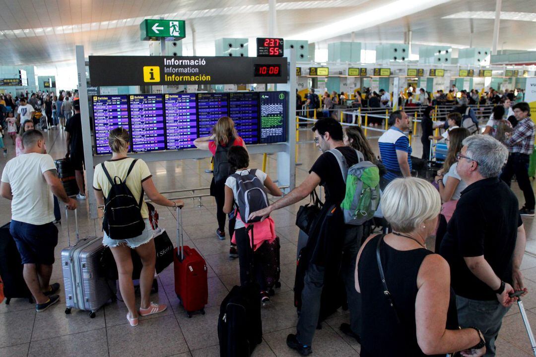 Las huelgas en las compañías aéreas complicarán la vuelta de vacaciones en toda España este fin de semana