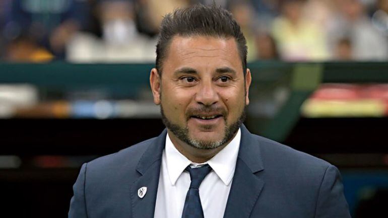 El "Turco" Mohamed ha viajado este domingo a Vigo para negociar su posible fichaje como entrenador del Celta.