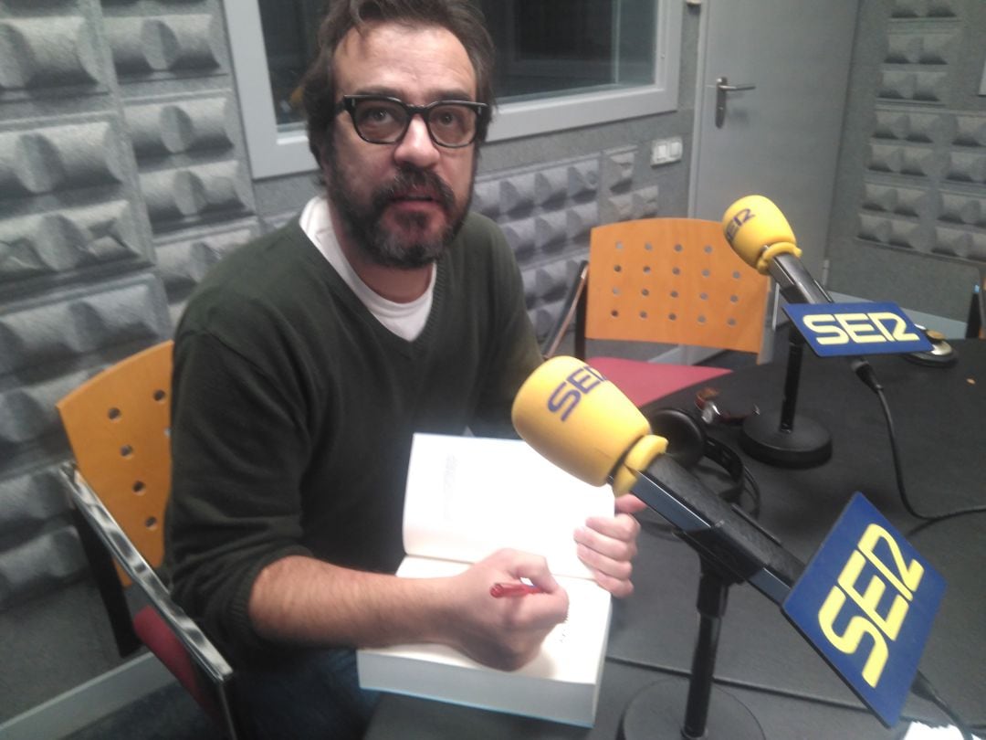 Pedro Feijóo durante la entrevista en Hoy por Hoy Vigo