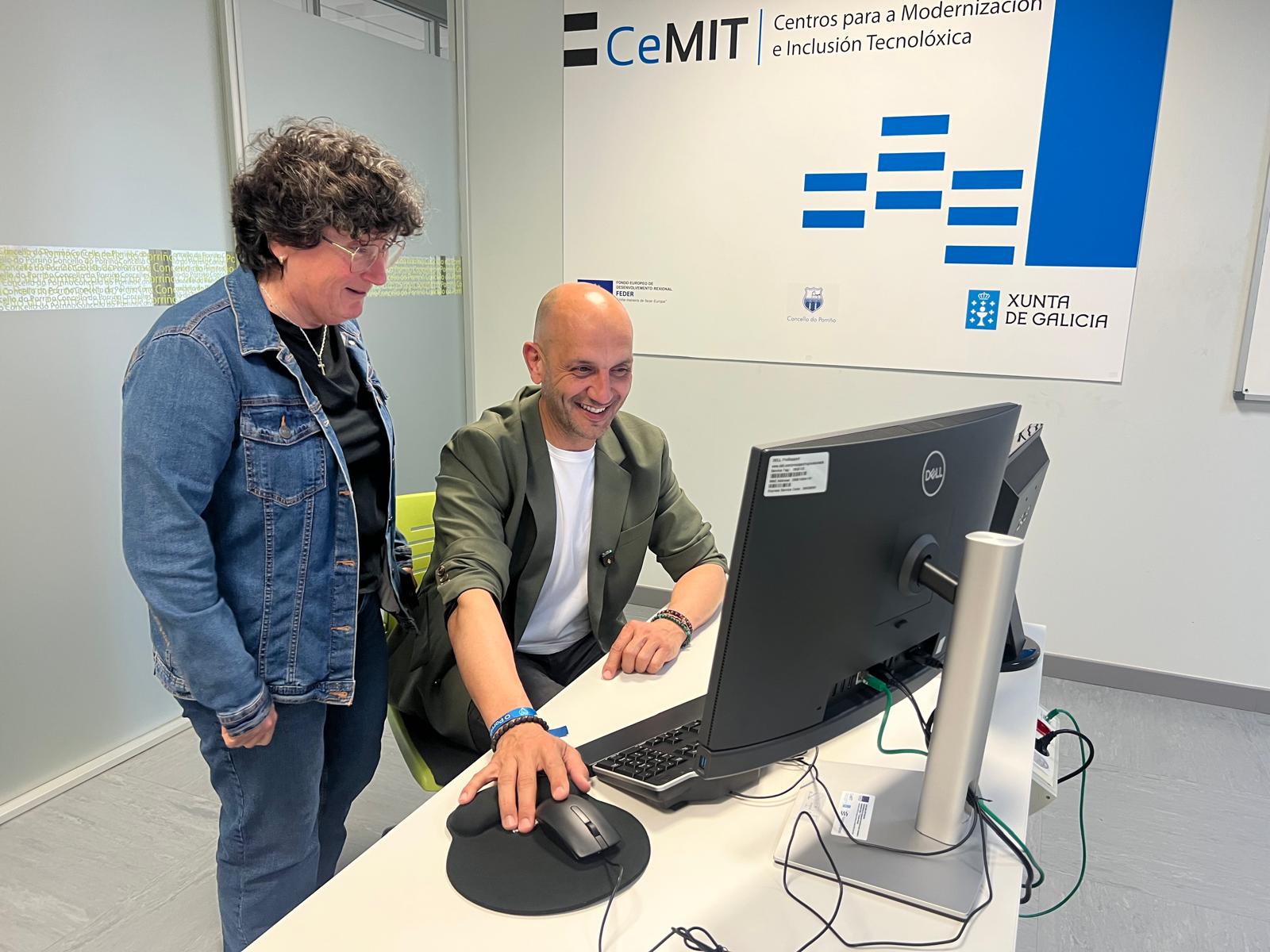 Alejandro Lorenzo, alcalde de O Porriño y la concejala de formación