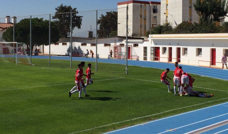 Celebración del primer gol del San Roque.